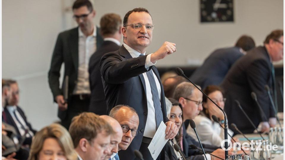 Neben dem Kanzler und dem Bundesinnenminister war Spahn der mächtigste Mann in der Union. (Archivbild) Bild: Michael Kappeler/dpa