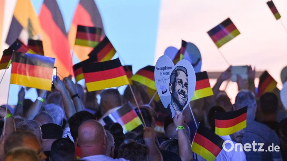 Mit einer Kundgebung in einer Messehalle in Magdeburg hat die AfD offiziell ihren Wahlkampf vor der Landtagswahl am 6. September gestartet. Bild: Klaus-Dietmar Gabbert/dpa