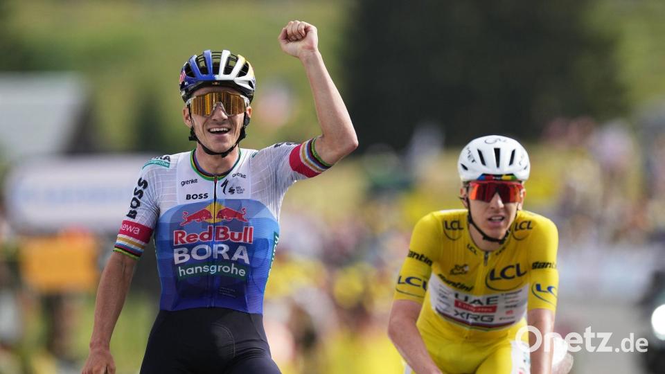 Evenepoel gewinnt im Schlusssprint gegen Pogacar. Bild: Thibault Camus/AP/dpa