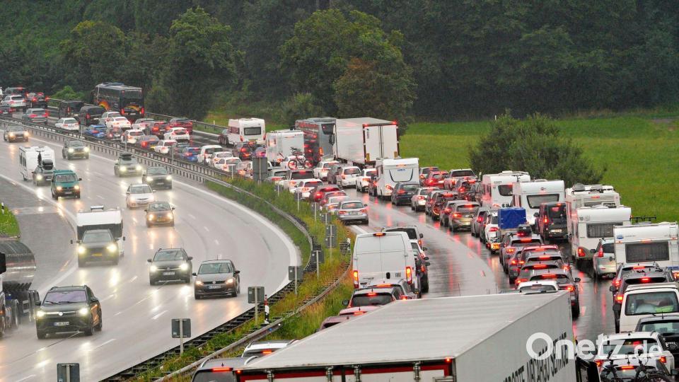 Langer Stau nach Unfall mit Sattelschlepper. Bild: Uwe Lein/dpa