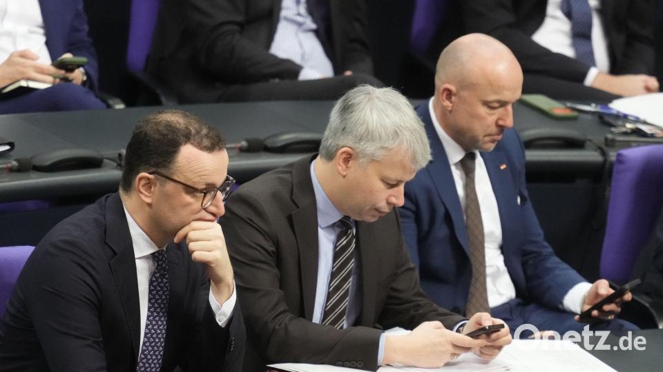 Hoffmann und Bilger nehmen Spahns Rolle vorübergehend ein. (Archivbild) Bild: Michael Kappeler/dpa