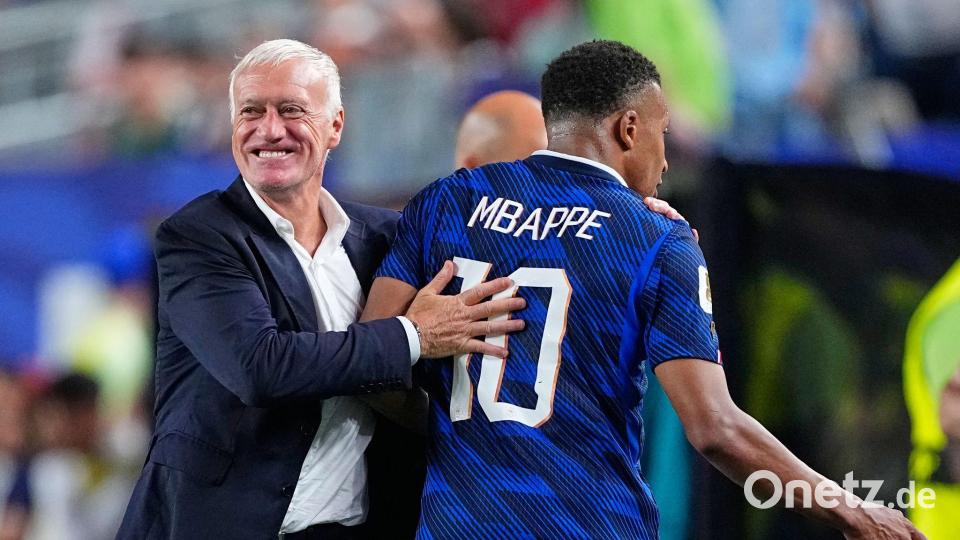 Didier Deschamps gilt als großer Förderer von Kylian Mbappé. (Archivbild) Bild: Petr David Josek/AP/dpa