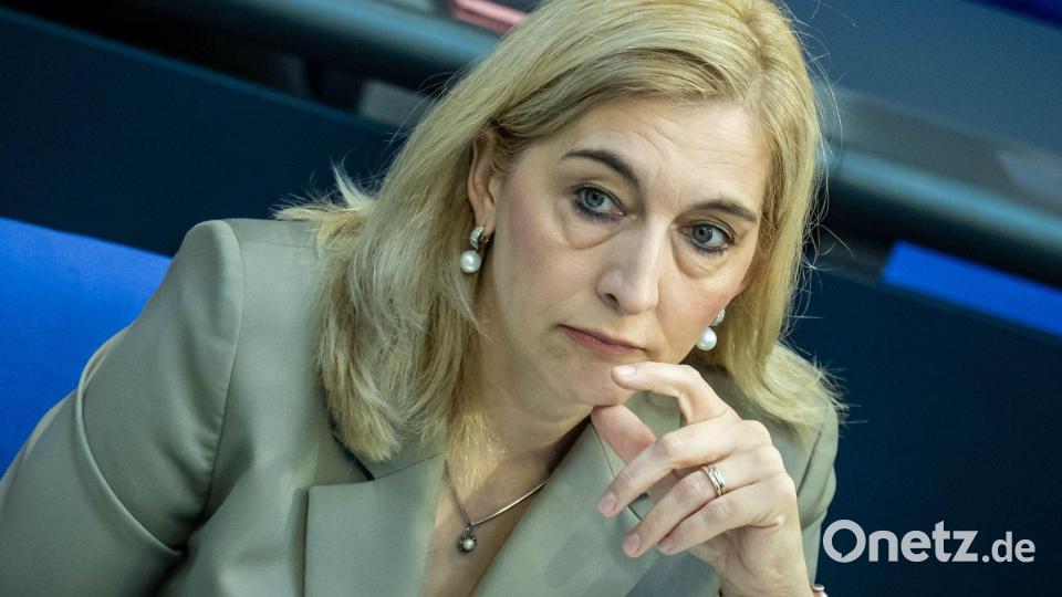 Nina Warken ist die einzige Frau, die in den Personalspekulationen eine Rolle spielt. Bild: Michael Kappeler/dpa