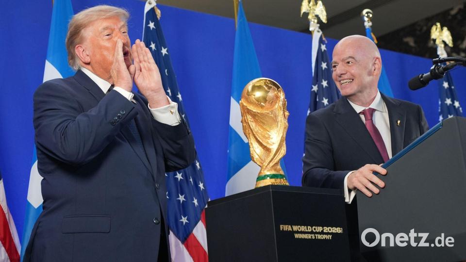 Trump und Infantino vor dem WM-Finale. Bild: Jacquelyn Martin/AP/dpa