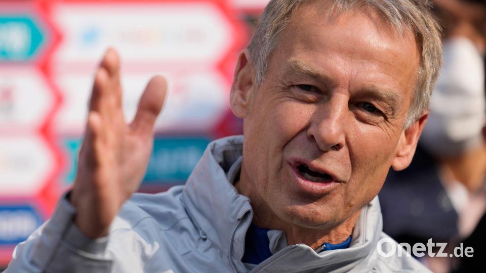 Jürgen Klinsmann findet deutliche Worte zum Zustand des deutschen Fußballs. (Archivbild) Bild: Lee Jin-man/AP/dpa