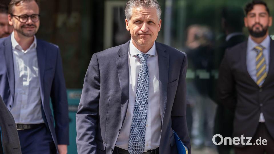 Kanzleramtschef Thorsten Frei sah nicht glücklich aus, als er das Konrad-Adenauer-Haus nach der Präsidiumssitzung verließ. Bild: Michael Kappeler/dpa