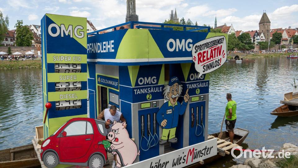 Es gab auch Boote zu aktuellen Themen. Bild: Stefan Puchner/dpa