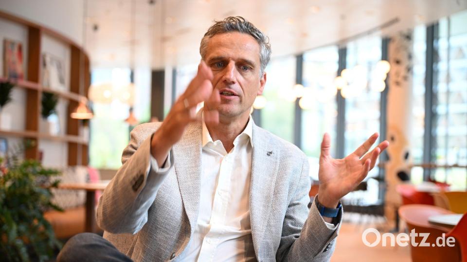 Es geht nach oben mit den Löhnen: Amazon-Deutschlandchef Rocco Bräuniger hofft auf mehr Neueinstellungen. (Archivbild) Bild: Wolf von Dewitz/dpa