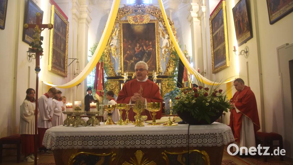 Der Festgottesdienst in der feierlich geschmückten Wallfahrtskirche Sankt Quirin. Bild: Ernst Frischholz
