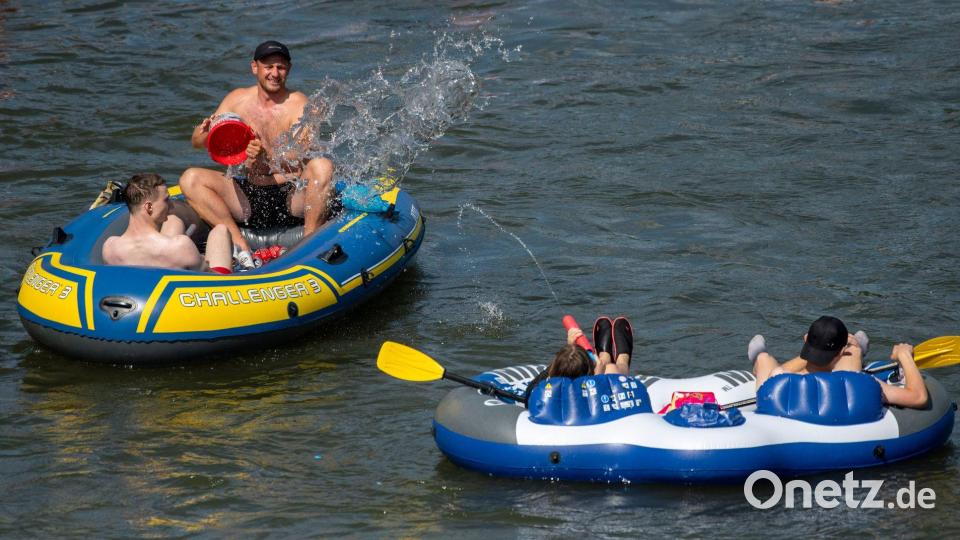 Eine Wasserschlacht gehört auch dazu. Bild: Stefan Puchner/dpa
