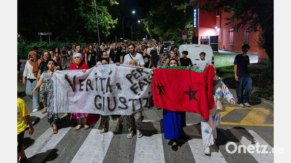 Demonstranten zeigen ihre Solidarität mit der Familie des Opfers. Bild: Leonardo Garavaglia/JNA via ZUMA Press Wire/dpa