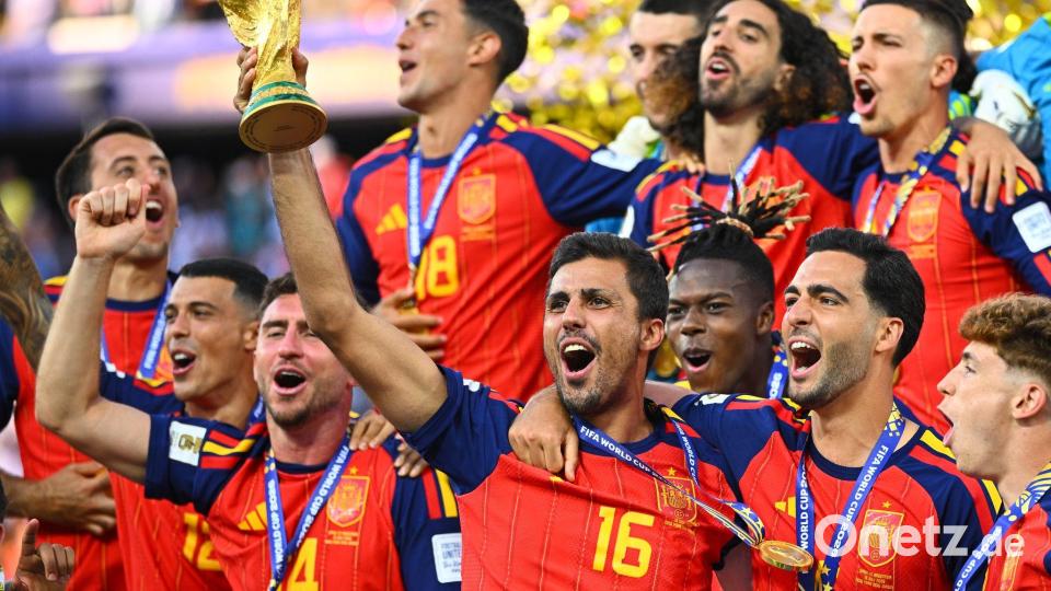 Spanien mit seinem überragenden Kapitän Rodri bejubelt den WM-Titel. Bild: Tom Weller/dpa