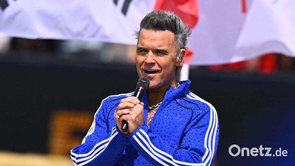 Robbie Williams sang vor dem Finale. Bild: Tom Weller/dpa