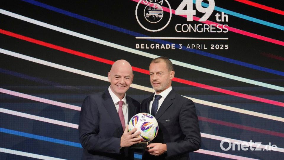 Infantino und Ceferin sind längst nicht immer einer Meinung. (Archivbild) Bild: Darko Vojinovic/AP/dpa