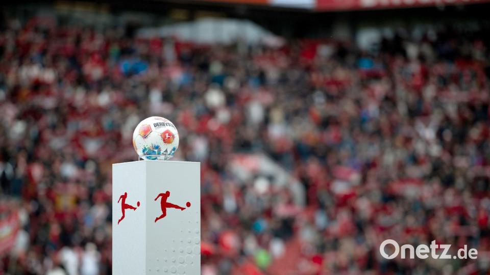 Die Fußball-Bundesliga startet am 28. August in die neue Saison. (Archivbild) Bild: Fabian Strauch/dpa