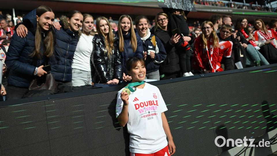 Mit den Bayern-Fußballerinnen holte Momoko Tanikawa in der vergangenen Saison das Double. (Archivbild) Bild: Fabian Strauch/dpa