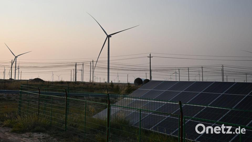 Strom aus Sonnen- und Windkraft hat gegenüber Kohle einen geringeren Anteil in Chinas Stromnetz. (Symbolbild) Bild: Johannes Neudecker/dpa