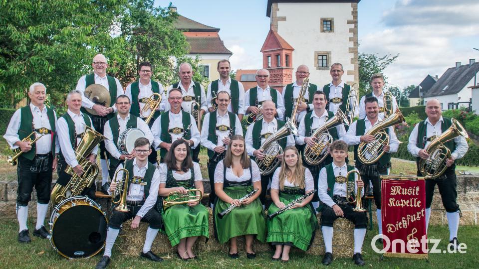 Musikkapelle Dießfurt im Schlosshof Dießfurt. Bild: Kurt Meiler