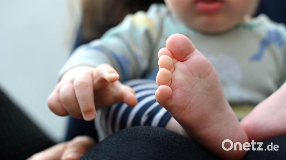 Parteien und Bürger sind sich beim Thema Leihmutterschaft uneins. (Symbolbild) Bild: Elisa Schu/dpa