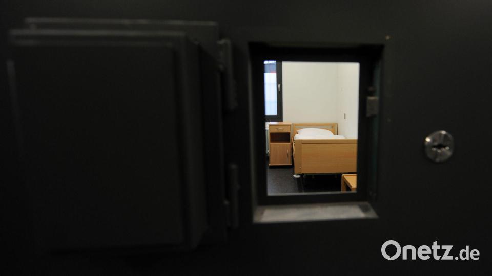 Ein JVA-Mitarbeiter fand den Verdächtigen tot in seiner Zelle. (Archivbild) Bild: Carmen Jaspersen/dpa