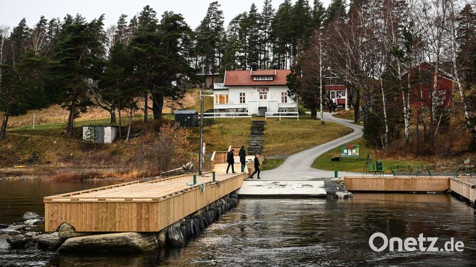 Über diesen Steg erreichte der Massenmörder die Insel - und begann kurz darauf, um sich zu schießen. (Archivbild) Bild: Britta Pedersen/dpa-Zentralbild/dpa