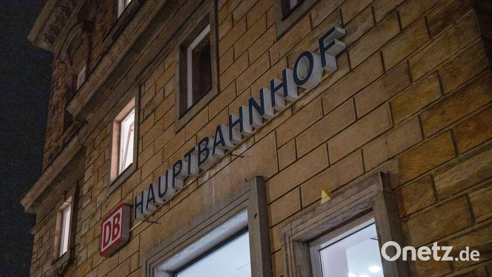 Bayreuth hat einen Hauptbahnhof, aber keinen ICE-Halt. (Symbolbild) Bild: Daniel Vogl/dpa