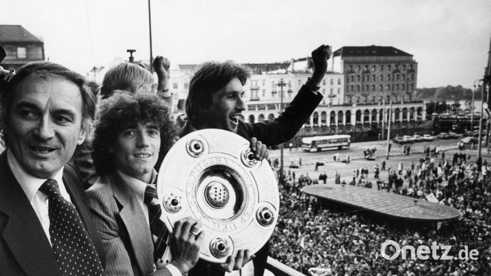 HSV-Idol: Kevin Keegan 1979 mit der Meisterschale. Bild: picture alliance / dpa