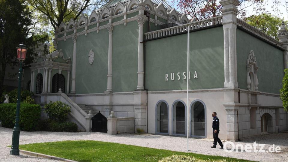 Der russische Pavillon bei der Kunstbiennale in Venedig ist umstritten. (Archivbild) Bild: Felix Hörhager/dpa