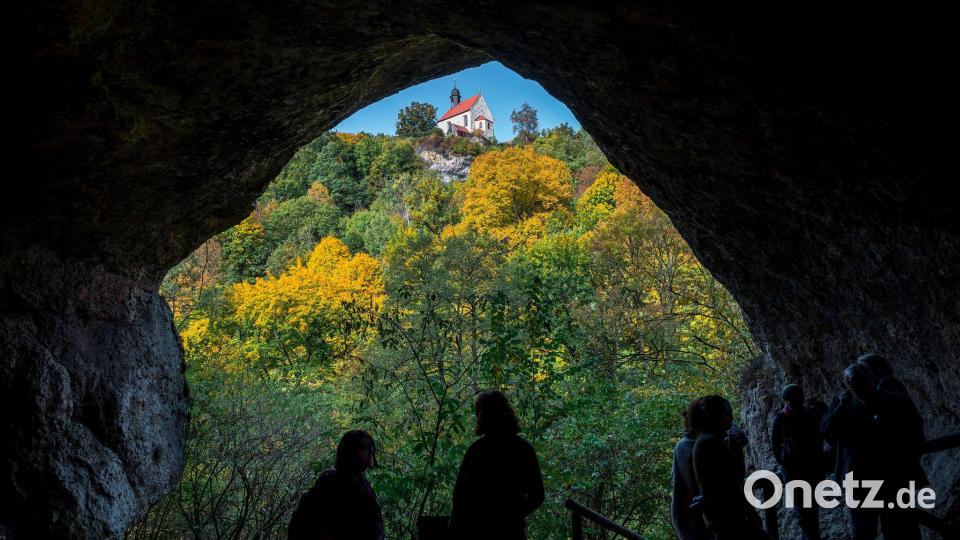 Südlich von Bayreuth gibt es viele Höhlen und Burgen. (Archivbild) Bild: Daniel Vogl/dpa