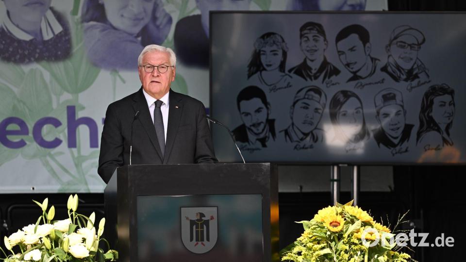 Bundespräsident Steinmeier wendet sich beim Gedenken an die Hinterbliebenen. Bild: Sven Hoppe/dpa