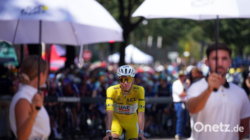 Pogacar startet im Gelben Trikot in die 17. Tour-Etappe Bild: Mosa'ab Elshamy/AP/dpa