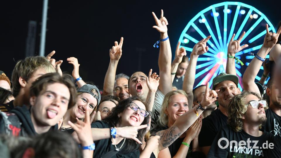 Gute Stimmung vor der Hauptbühne. Bild: Tobias Schwarzmeier