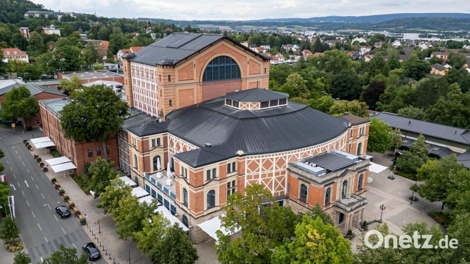 Das Festspielhaus thront auf dem Grünen Hügel von Bayreuth (Archiv). Bild: Daniel Karmann/dpa