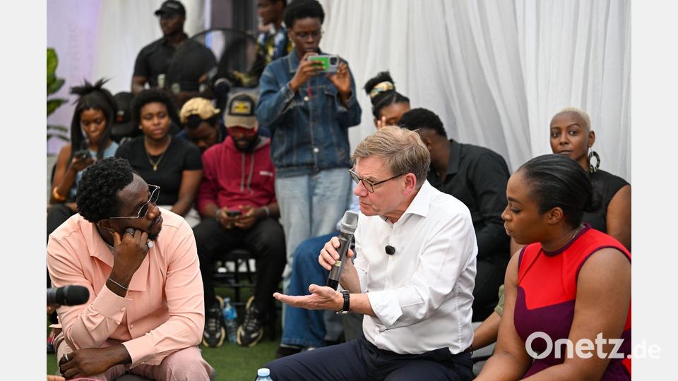 Außenminister Johann Wadephul (CDU) trifft sich in der nigerianischen Wirtschaftsmetropole Lagos mit jungen Influencerinnen und Influencern. Bild: Soeren Stache/dpa