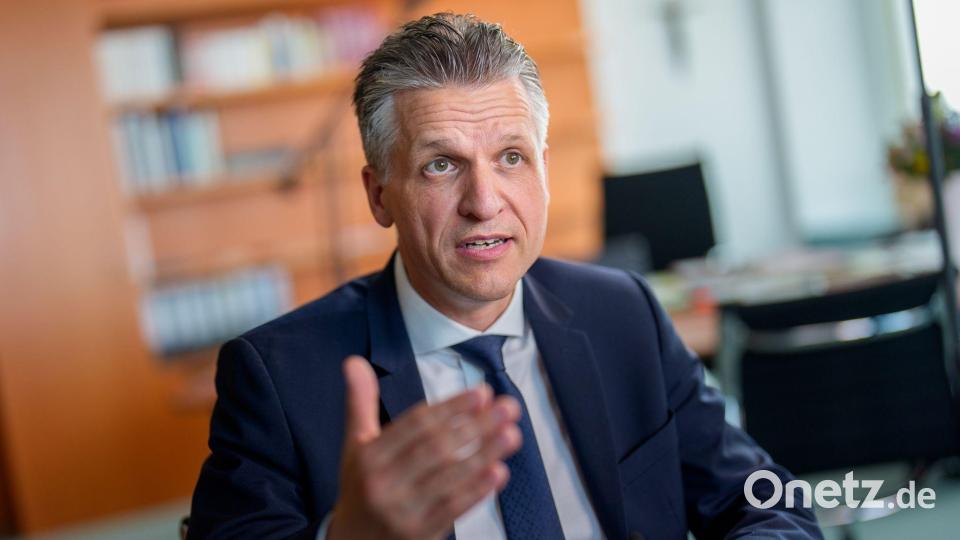 Frei wurde schon einmal für den Fraktionsvorsitz gehandelt, wurde dann aber Kanzleramtschef. (Archivbild) Bild: Michael Kappeler/dpa