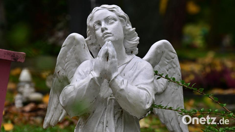 Für Zürich schlägt „Sophie“ einen Friedhof-Besuch vor - der sei „extrem un-touristisch“. (Symbolbild) Bild: Martin Schutt/dpa
