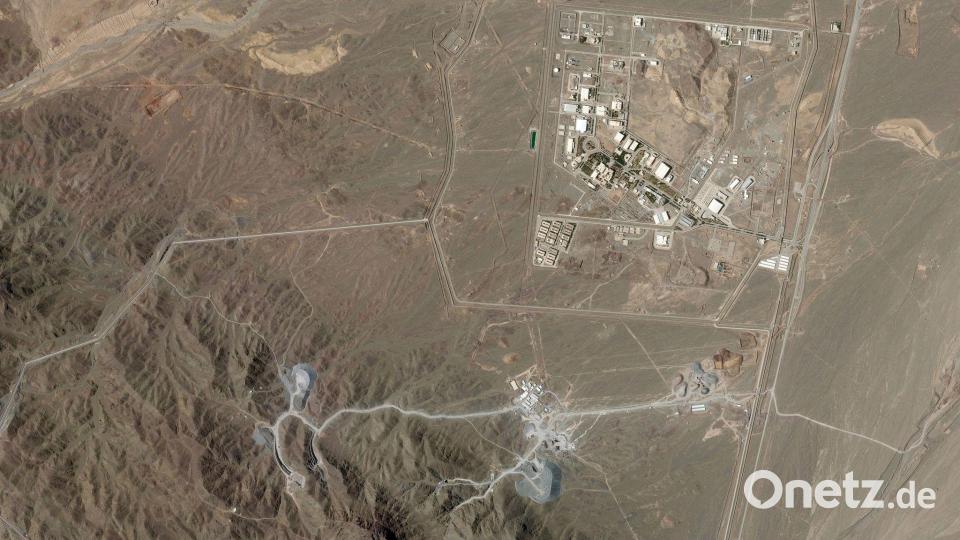 Die iranische Urananreicherungsanlage in Natans (r) und die im Bau befindliche Anlage, die als „Pickaxe Mountain“ bekannt ist, südlich davon. Bild: Planet Labs PBC/Planet Labs PBC via AP/dpa