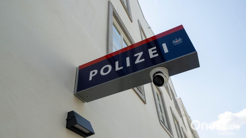 Die Polizei will Verdächtige, die vor dem Hitler-Geburtshaus verweilen, ansprechen und kontrollieren. Bild: Peter Kneffel/dpa