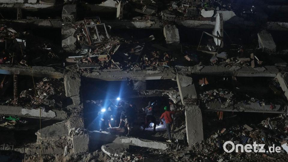 Nach den Erdbeben in Venezuela - Suche nach Verschütteten Bild: Ariana Cubillos/AP/dpa
