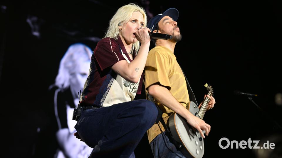 Auch in für viele noch neuer Besetzung ist Linkin Park der Abräumer des Kult-Festivals. Zwischen Emily Armstrong und Mike Shinoda stimmt die Chemie sichtlich. Bild: Tobias Schwarzmeier