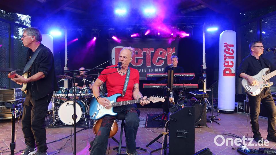 Das Publikum war begeistert von den Interpretationen der "Peter – Peter Maffay Tribute"-Band. Bild: Helmut Kunz