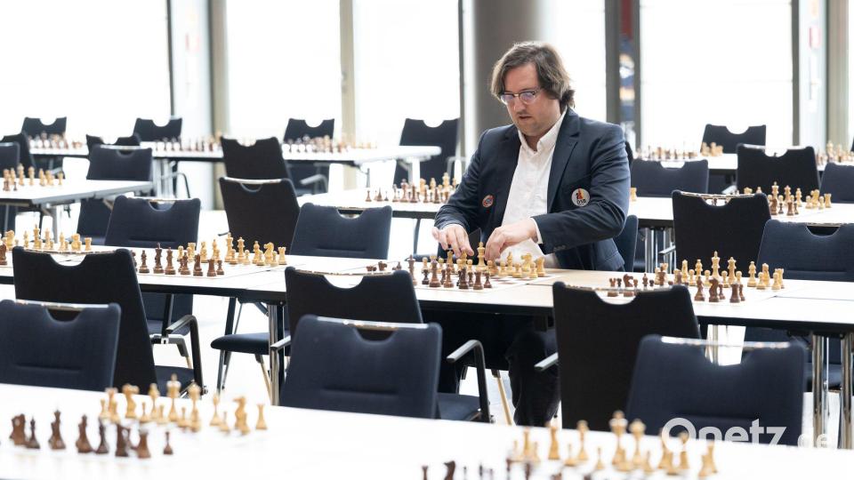 Beim Deutschen Schachgipfel in Dresden treten rund 1.000 Spielerinnen und Spieler gegeneinander an. Bild: Sebastian Kahnert/dpa