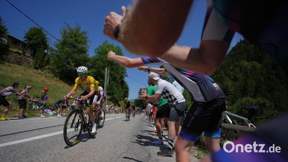 Im Team um Star Tadej Pogacar gibt es einige Krankheitsfälle. Bild: Thibault Camus/AP/dpa