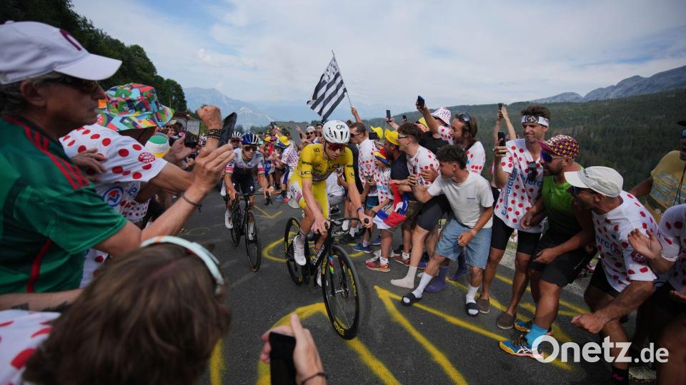 Gewinnt Tadej Pogacar auch in Alpe d'Huez? Bild: Mosa'ab Elshamy/AP/dpa