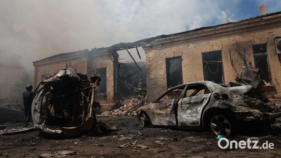 Wegen der anhaltenden russischen Angriffe gegen die Ukraine verschärft die EU abermals ihre Sanktionen. (Archivbild) Bild: Evgeniy Maloletka/AP/dpa