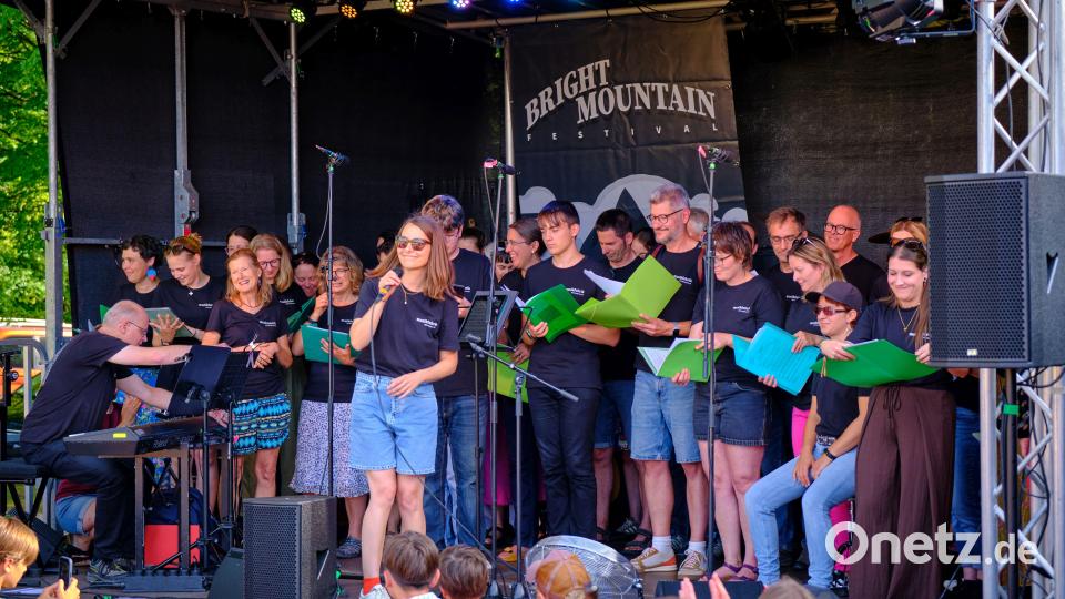 Beste Stimmung herrschte beim "Bright Mountain Festival" nicht nur vor der Bühne, sondern auch auf der Bühne. Bild: Thilo Klug
