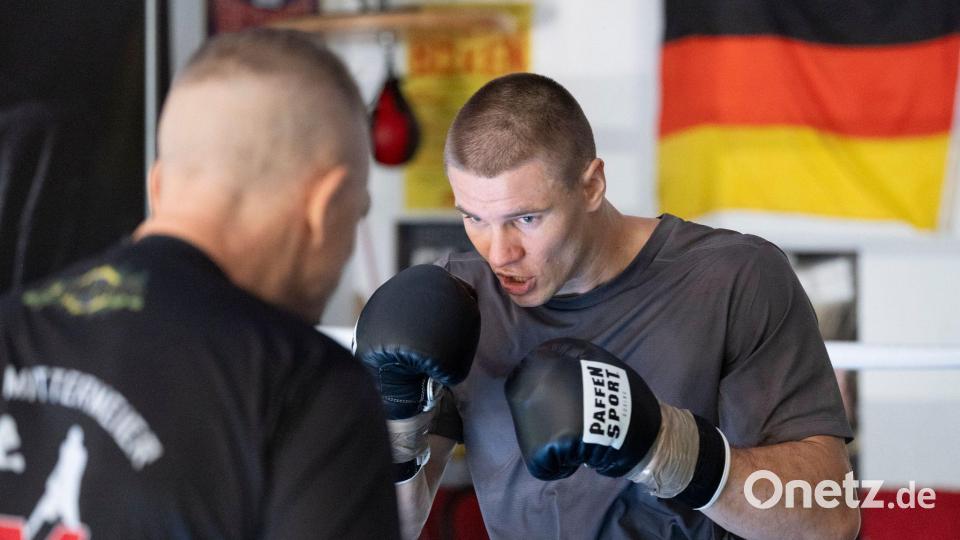 Simon Zachenhuber (r) im Training. (Fotoproduktion) Bild: Marijan Murat/dpa