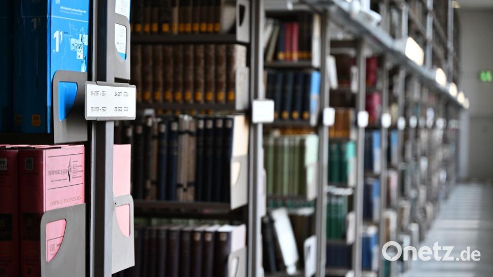 Ein Blick in das Magazin der Bibliothek des Deutschen Museums. Bild: Florian Diettrich/dpa