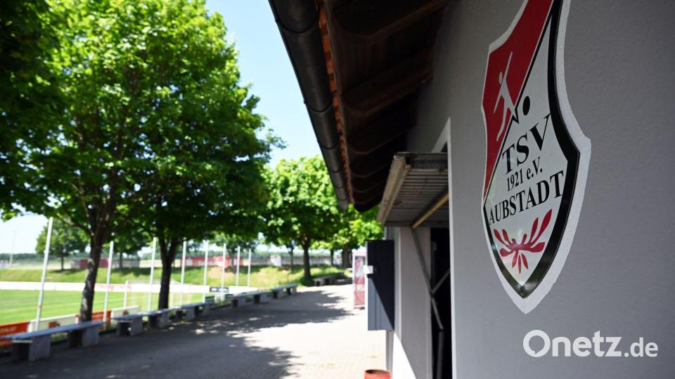 Unter anderem wegen Schwarzarbeit gab es empfindliche Strafen gegen die Verantwortlichen des TSV Aubstadt. (Archivbild) Bild: Pia Bayer/dpa