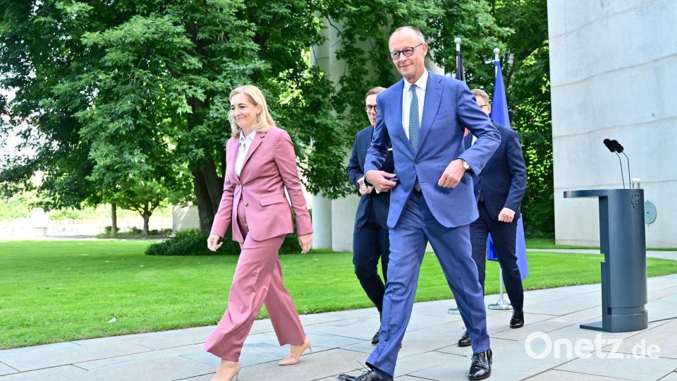 Personelle Veränderungen in Regierung und CDU - Merz kommt mit Warken, Linnemann und Amthor zur PK Bild: Sebastian Gollnow/dpa